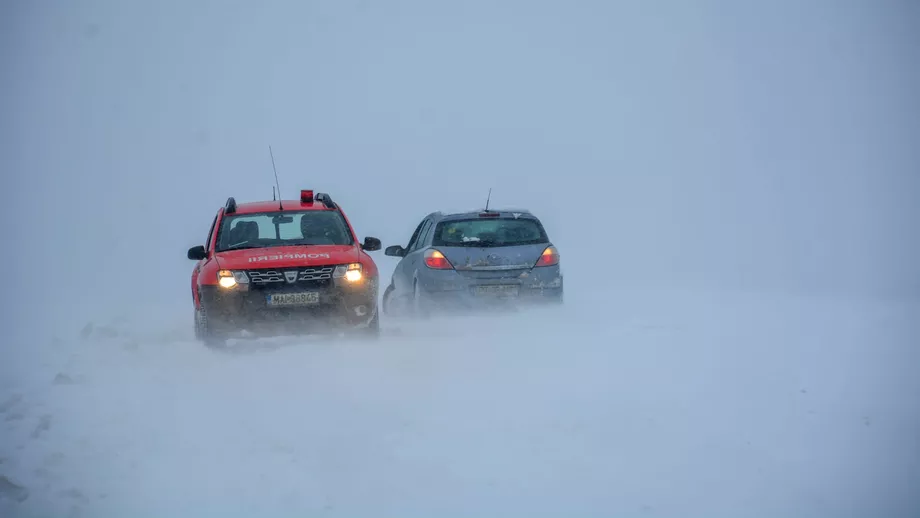 Toate drumurile din Iasi si Botosani au fost inchise Viscol puternic si ninsoare abundenta