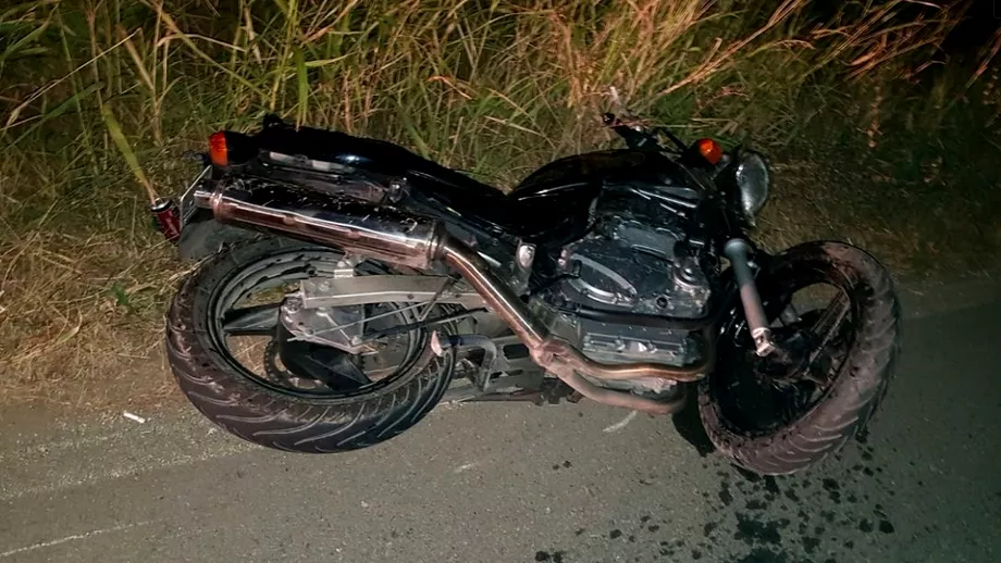 Un motociclist a intrat din plin intro turma de capre Pasagerul de pe motocicleta a murit