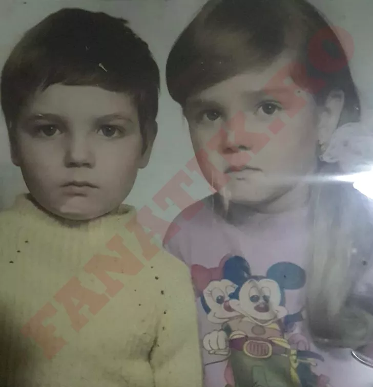 Maria Constantin și fratele ei, în copilărie. Sursă foto: Arhivă personală