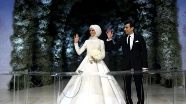 Fiica lui Erdogan mireasa cu parul acoperit de valul islamic la o nunta cu 6000 de invitati Cine este mirele