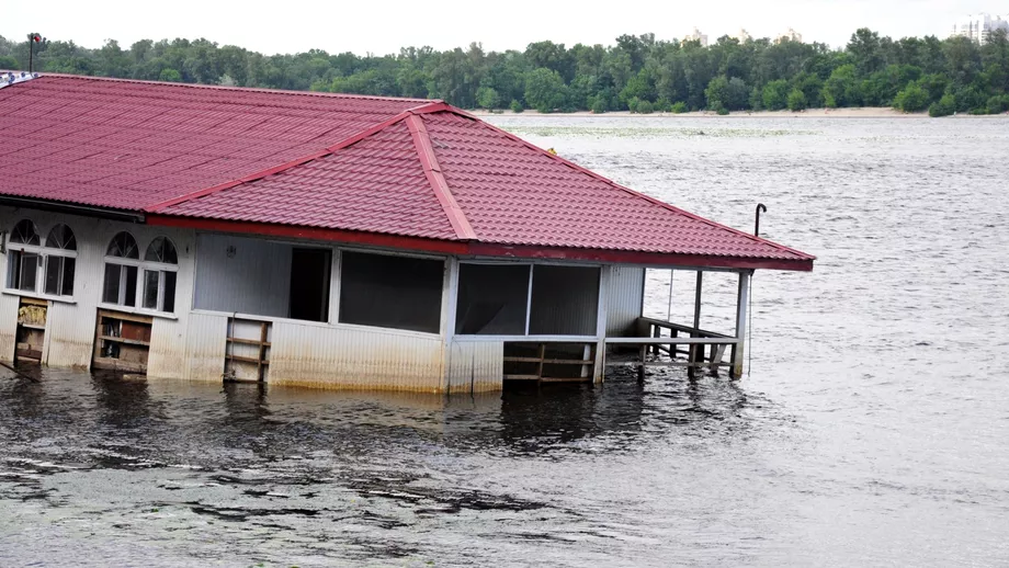 Cod portocaliu de inundatii extins in 16 judete Hidrologii au anuntat viituri rapide
