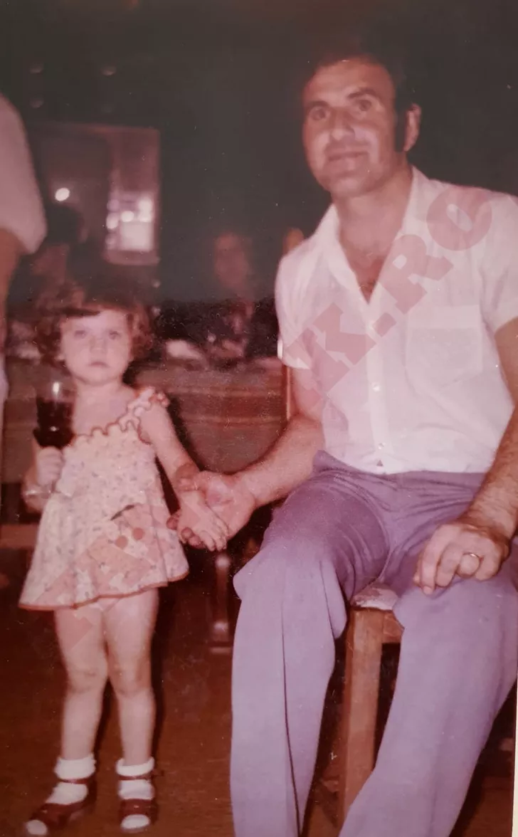 Adina Postelnicu împreună cu tatăl ei. Sursă foto: Arhivă personală