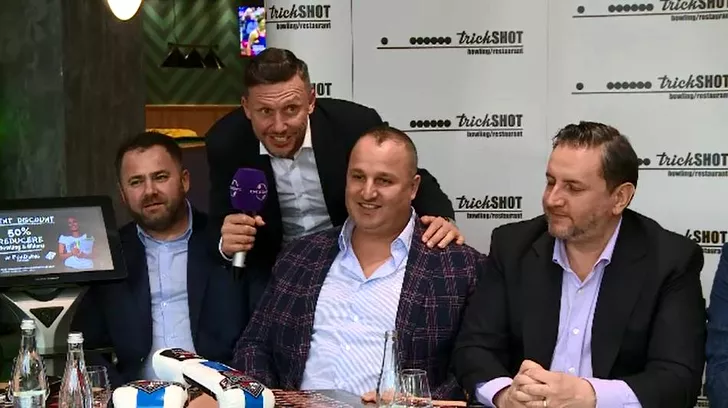 Daniel Chiriță l-a provocat la bătaie pe Giani Kiriță în conferința de presă în care Eduard Irimia, primul din dreapta, a anunțat că oferă câștigătorilor din evenimentele sale un loc la... Hollywood! pe platourile de filmare!
