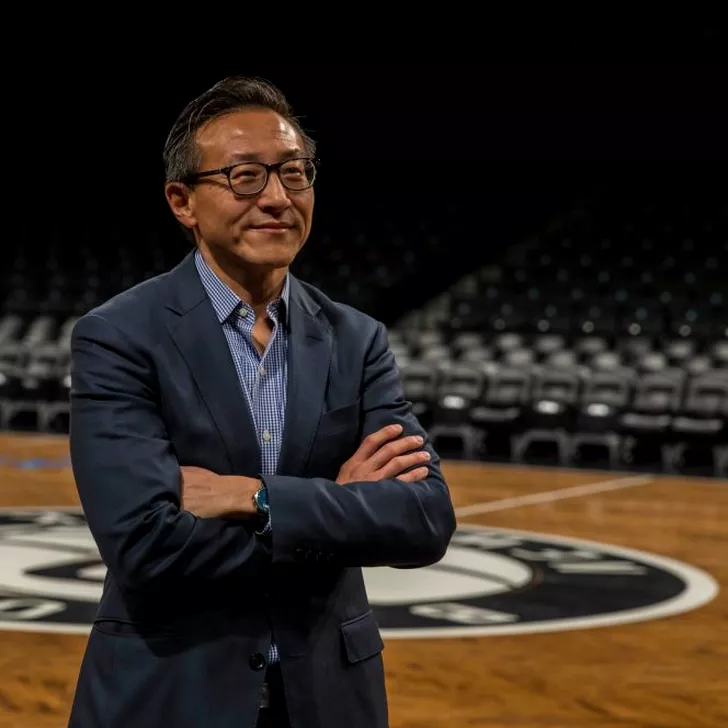 Locul 10: Joseph Tsai, patronul lui Brooklyn Nets. Are o avere evaluata la 12,12 miliarde de euro. Sursa foto: New York Times