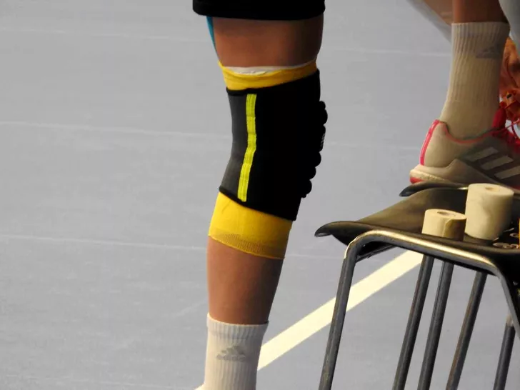 Cristina Neagu a apărut la antrenament cu un bandaj mare pe genunchi. Sursa foto: Fanatik