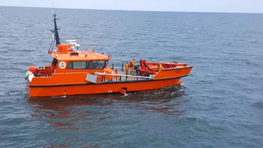 O pluta de salvare cu insemne militare a fost descoperita in apropiere de Portul Constanta Ce se afla in interiorul ei Video