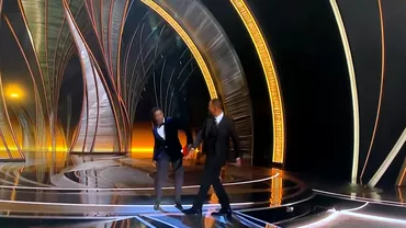 Moment bizar la Premiile Oscar 2022 Will Smith la lovit pe Chris Rock dupa ce a facut o gluma despre sotia sa Video