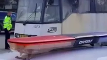 Panica la Piata Unirii dupa ce un tramvai a luat foc Incendiul a fost stins de personalul STB Video
