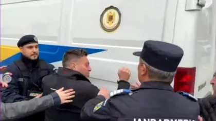 Momente sfâșietoare la procesul elevului criminal din Craiova. Tatăl victimei a lovit cu...