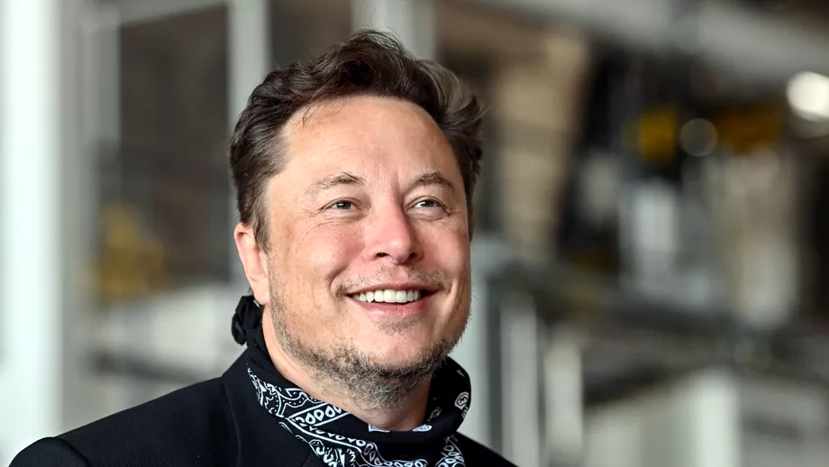 Elon Musk avertizat de oficialii UE dupa preluarea Twitter In Europa pasarea va zbura dupa regulile noastre