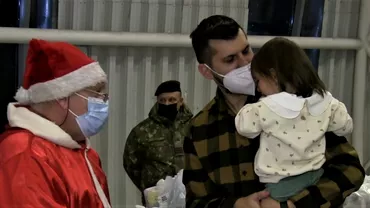 Bucurie pentru copiii care locuiau în blocul ars din Constanța. Au fost vizitați de Moș Crăciun