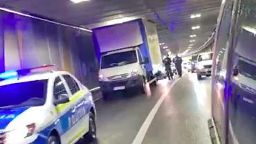 Cum a ramas intepenit soferul camionului blocat joi in Pasajul Unirii Ce sa intamplat cand a vrut sa fuga de politisti