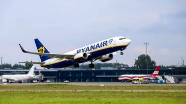 Incident bizar cauzat de pasagerii unei aeronave Ryanair Avionul a fost nevoit sa aterizeze fortat