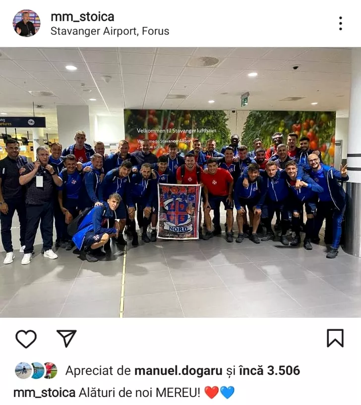 Jucătorii FCSB, alături de banner-ul Peluzei Nord Steaua în aeroportul din Stavanger