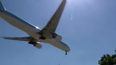 Un barbat care zbura printre avioane lea dat emotii pilotilor pe aeroportul din Los Angeles FBI investigheaza cazul Video