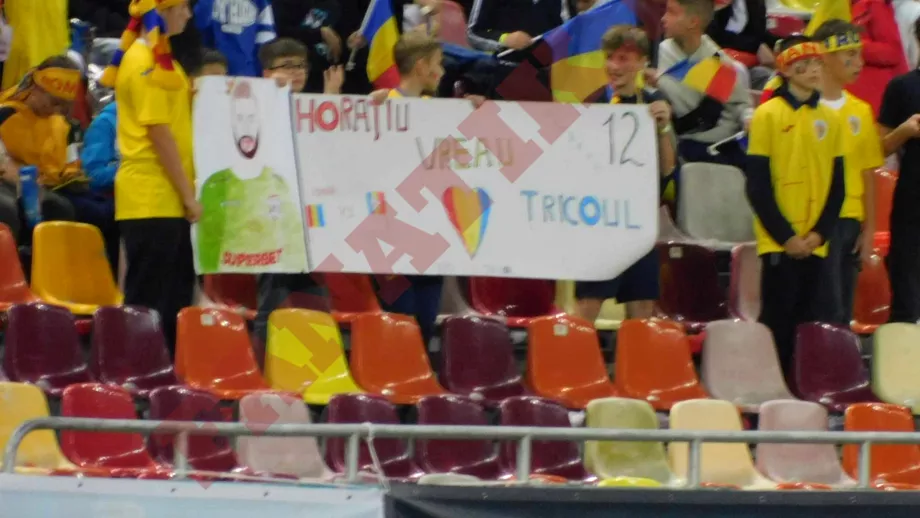 Atmosfera la Romania  Andorra cu peste 20000 de copii in tribuna Horatiu vreau tricoul tau Foto