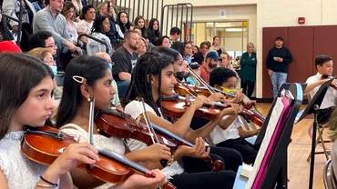 Adoptia Sorinei confirmata oficial de autoritatile americane Fetita din Baia de Arama a sustinut primul concert de vioara Binele invinge mereu