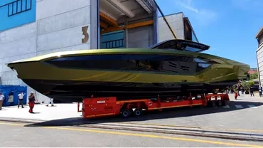 Conor McGregor sia prezentat yachtul in editie limitata Lamborghini Cat costa luxoasa achizitie Foto
