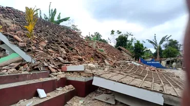Cutremur cu peste 250 de morti si mii de sinistrati in Indonezia Seismul a avut o magnitudine de 56 Update