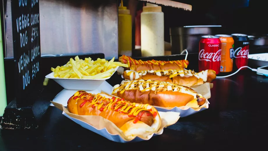 Cat costa un hotdog in Poiana Brasov de 1 Decembrie Preturile nu sunt pentru oricine