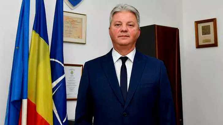 Comandantul Pompiliu Bixi-Mocanu este pregătit să dea un restart echipei de fotbal de la CSA Steaua şi vrea să îi convingă pe Edi şi pe Anghel Iordănescu să semneze cu formaţia militară
