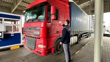 Coada de sute de camioane la o vama cu Ucraina Protestele din Polonia intensifica traficul prin Romania