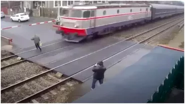 Tragedie pe calea ferata in Ilfov Momentul socant in care o femeie este lovita de tren filmat de un martor Video