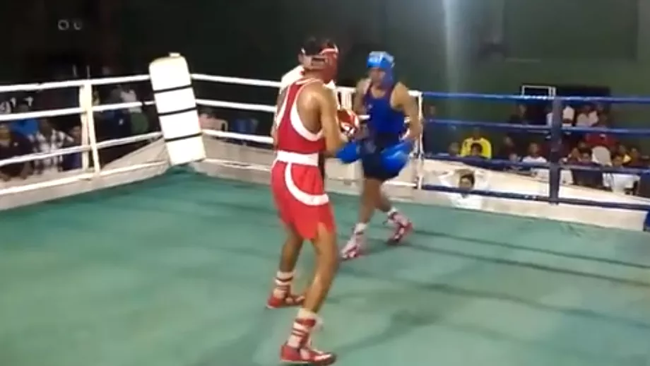 Meci de box incheiat de un dublu knockout dupa doar un minut Video