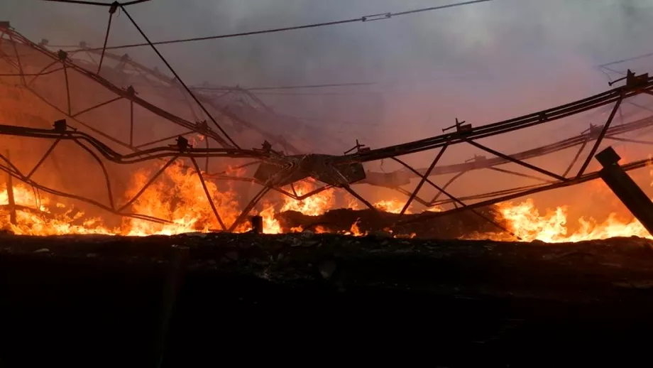 Video Incendiu puternic langa Buzau Autoritatile au emis mesaj de avertizare RoAlert Update