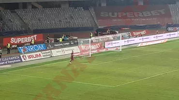 Moment amuzant in derbyul U Cluj  CFR Cluj Birligea sa bucurat cu galeria desi golul era anulat