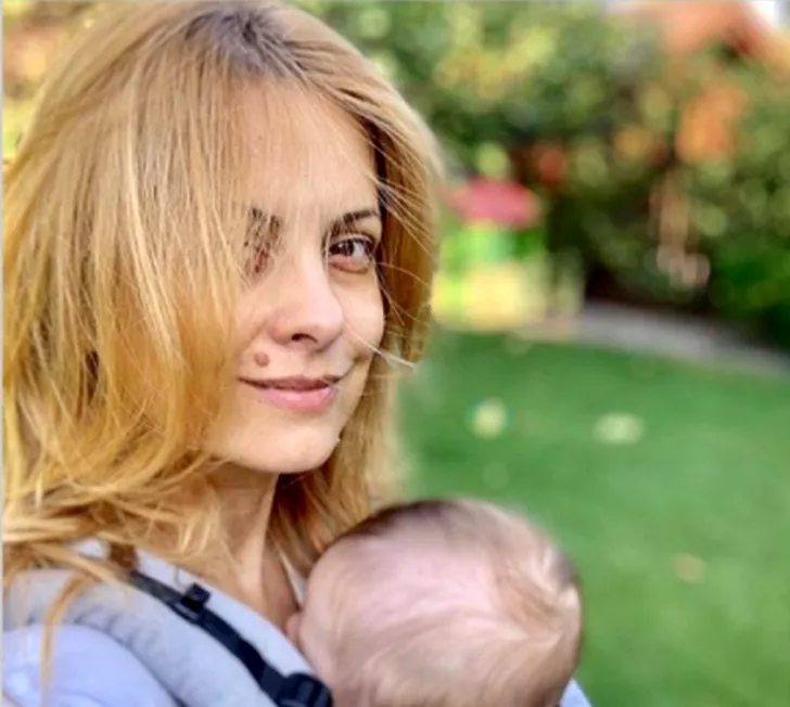Simona Gherghe, după patru luni de la nașterea celui de-al doilea copil. Nopțile nedormite își spuneau cuvântul