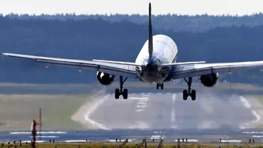 Alerta pe Aeroportul Otopeni Avion cu 112 pasageri la bord aterizare de urgenta