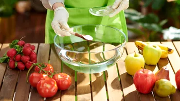 De ce sa speli fructele si legumele cu bicarbonat de sodiu Poti scapa de un risc