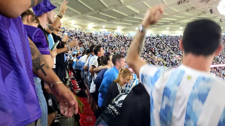 Fanii Argentinei au sărit în sus în tribune. Sursa: Fanatik