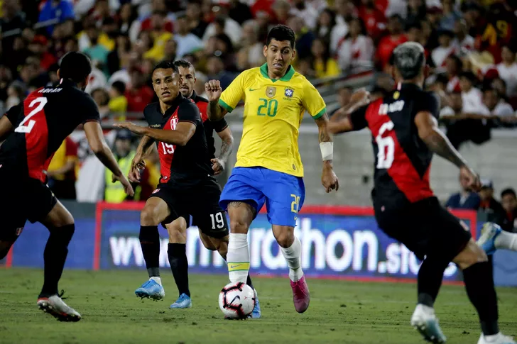 Roberto Firmino în tricoul naționalei Braziliei. Sursă foto: hepta.ro