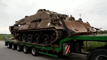 Transport ireal un sofer roman de TIR incerca sa aduca in tara un tanc Barbatul a fost prins in Germania