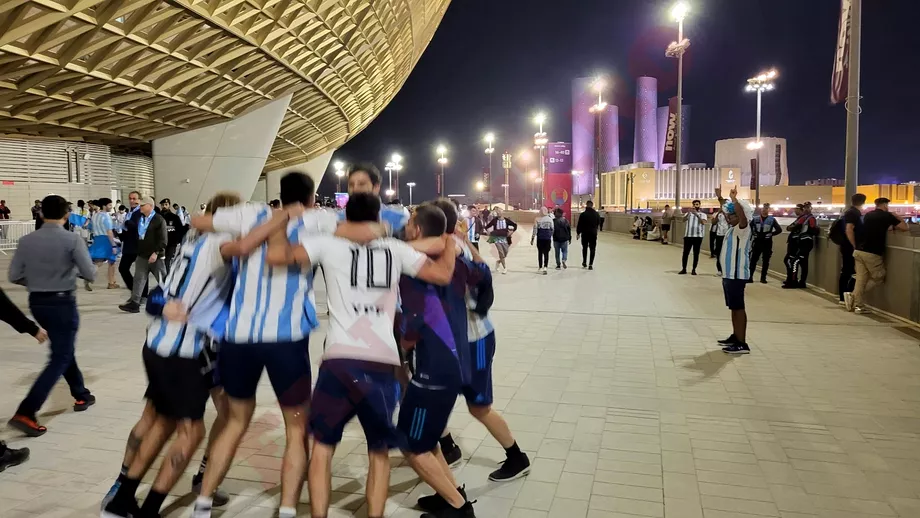 Fanii Argentinei fericiti dupa eliminarea Braziliei de la Cupa Mondiala Hora bucuriei la stadion inaintea meciului cu Olanda Video
