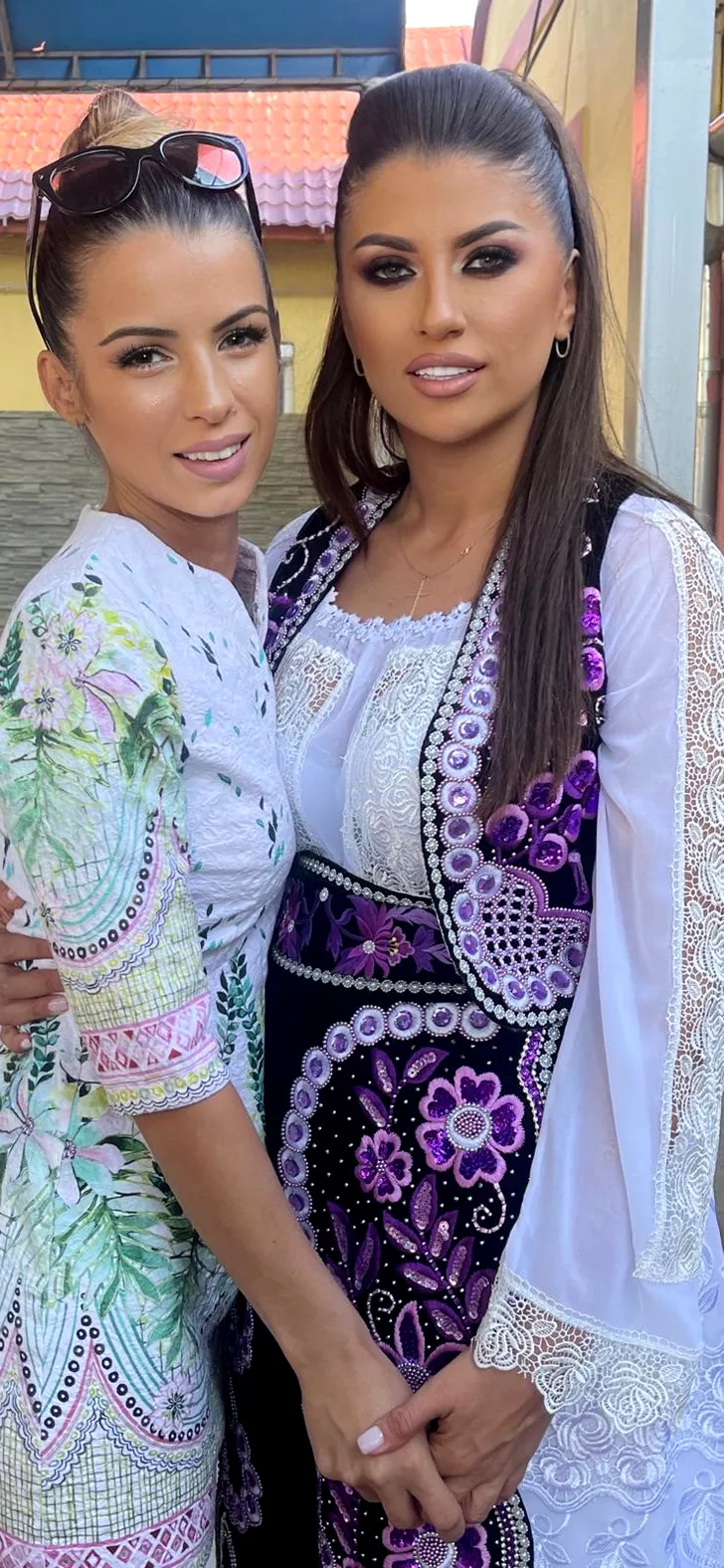 Alina Radi alături de sora ei. Sursă foto: Arhivă personală