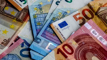 Curs valutar BNR joi 30 martie Zi fluctuanta pentru leu dolarul a scazut euro a crescut Update