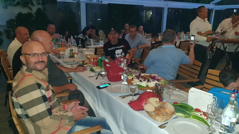Adrian Mititelu petrecere cu lautari in prima zi de libertate Patronul FC U Craiova sarbatorit pe versurile Oltenia Eterna Terra Nova Video