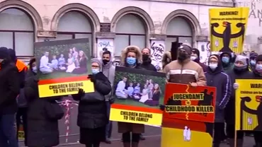 O familie de romani din Germania a ramas fara 7 copii preluati de stat Protest in Piata Universitatii