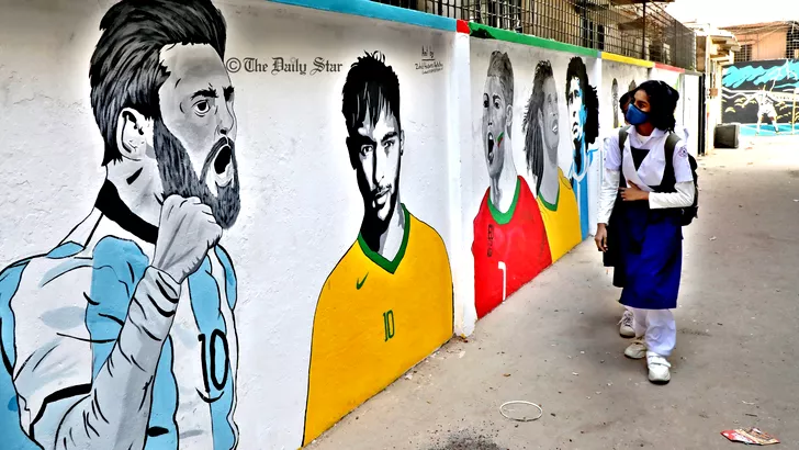 Lionel Messi și Diego Armando Maradona, pictați pe zidurile capitalei Bangladeshului