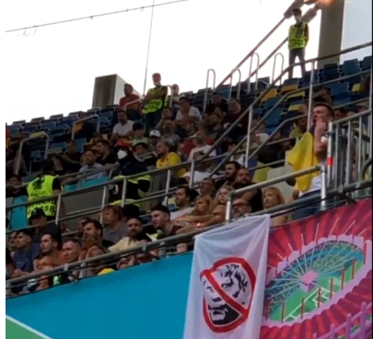Banner-ul afisat de suporterii lui DInamo Kiev la meciul Ucraina - Macedonia de Nord de pe National Arena