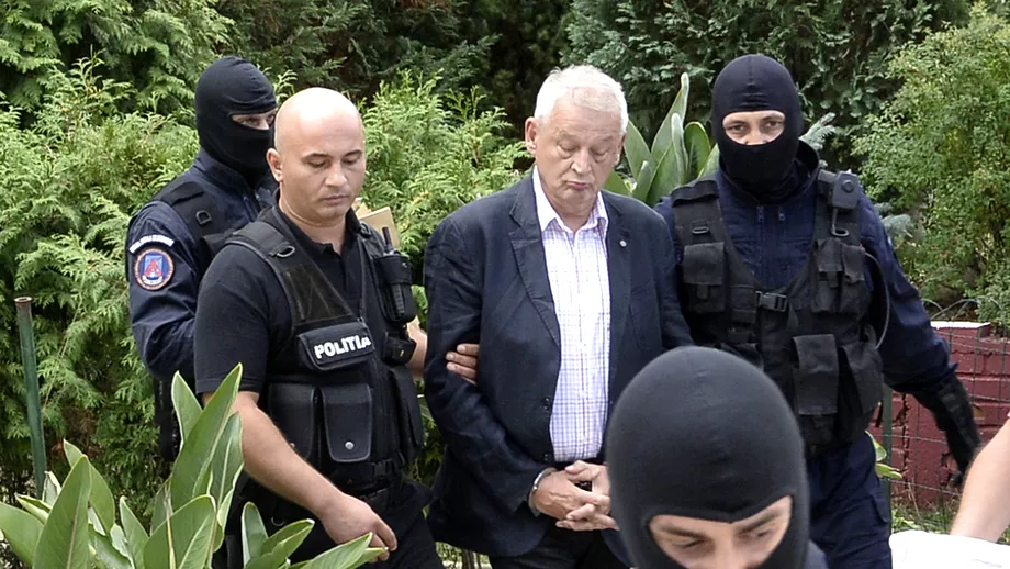 Sorin Oprescu condamnat la 10 ani si 8 luni de inchisoare A fost dat in urmarire generala Fostul lui sofer arestat Update