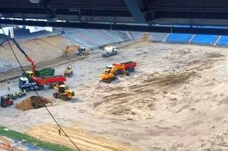 Imagini cu demolarea stadionului „Santiago Bernabeu”. Sursă foto: thesun.co.uk