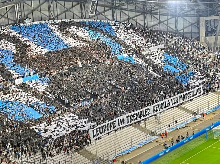 Coreografia galeriei lui Olympique Marseille la meciul cu Eintracht Frankfurt