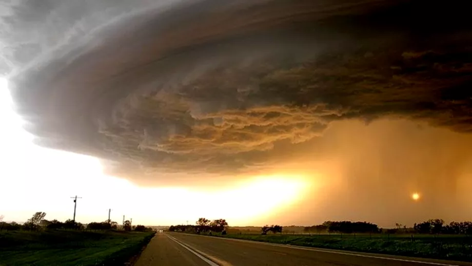 Romania va fi lovita de tornade Unde vor aparea fenomenele meteo extreme