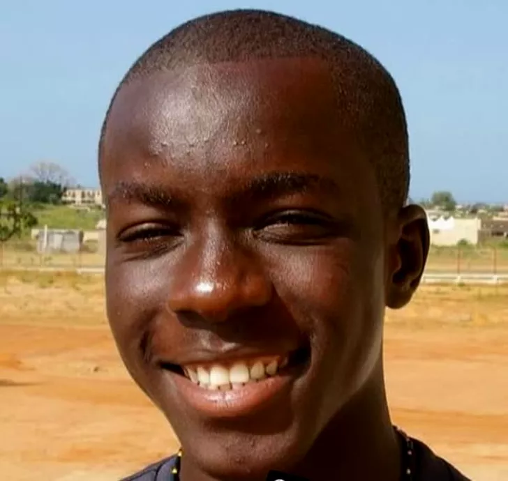 Idrissa Gueye pe vremea cand era copil in Dakar, Senegal