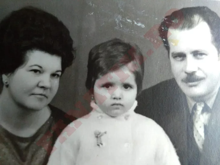 Carnen Rădulescu și părinții ei. Sursă foto: Arhivă personală