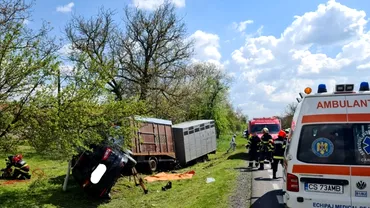 Un deces si patru persoane ranite in urma unui accident in care au fost implicate un autotren un camion si alte trei masini